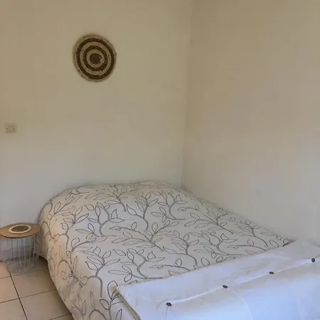 Proche Narbonne - Aude 11- Pierre La - Ravissant Pavillon Plain Pied F2- Vaste Terrasse - Résidence Avec Piscine à 800m De La -climatisé- Parking Privé - Wifi Gratuit *