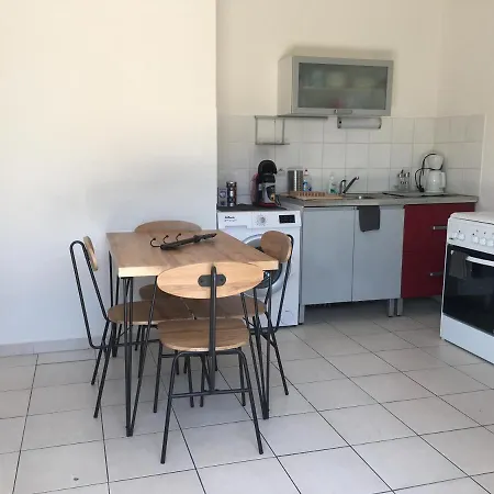 בית נופש De La Clape A La Mon Petit Pavillon Labellise - F2- Piscine Commune - Wifi Gratuit- Parking Prive - Arrivee Autonome - 800 M - Grande Terrasse Abritee Vent -