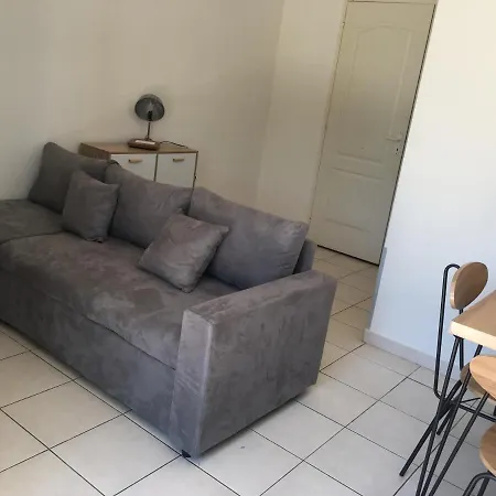 De La Clape à La Mon Petit Pavillon Labellisé - F2- Piscine Commune - Wifi Gratuit- Parking Privé - Arrivee Autonome - 800 M - Grande Terrasse Abritée Vent - * Saint-Pierre-la-Mer (Aude)