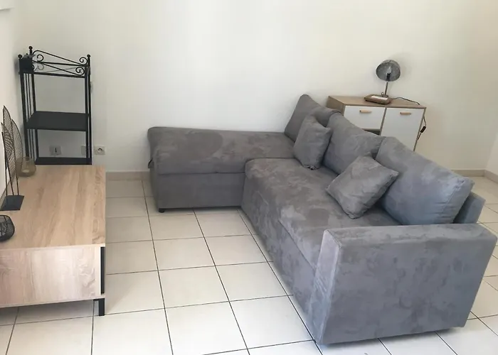 De La Clape A La Mon Petit Pavillon Labellise - F2- Piscine Commune - Wifi Gratuit- Parking Prive - Arrivee Autonome - 800 M - Grande Terrasse Abritee Vent - *