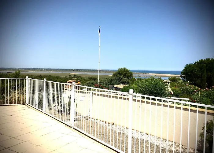 De La Clape A La Mon Petit Pavillon Labellise - F2- Piscine Commune - Wifi Gratuit- Parking Prive - Arrivee Autonome - 800 M - Grande Terrasse Abritee Vent - בית נופש