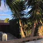 De La Clape à La Mon Petit Pavillon Labellisé - F2- Piscine Commune - Wifi Gratuit- Parking Privé - Arrivee Autonome - 800 M - Grande Terrasse Abritée Vent - Hébergement de vacances *
